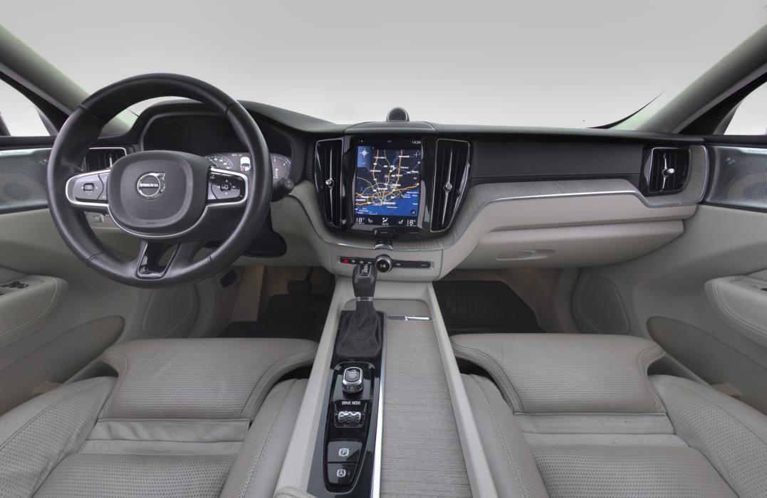VOLVO XC60 2018