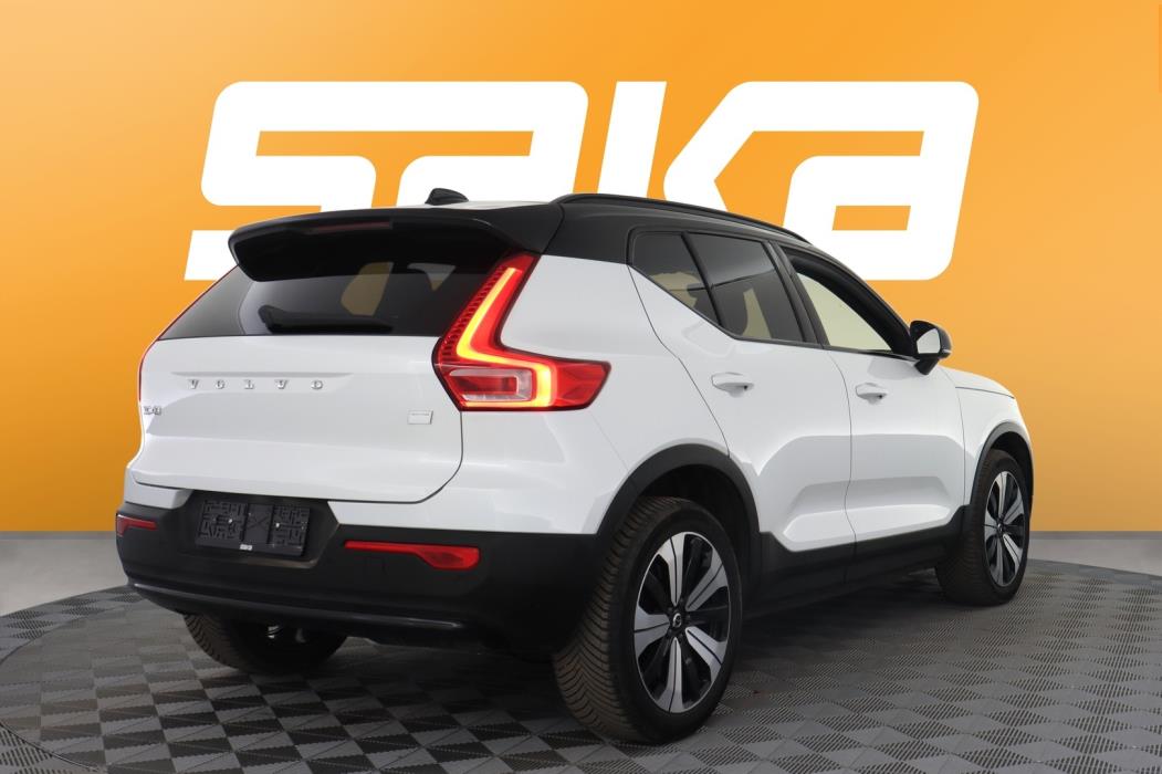 VOLVO XC40 2023