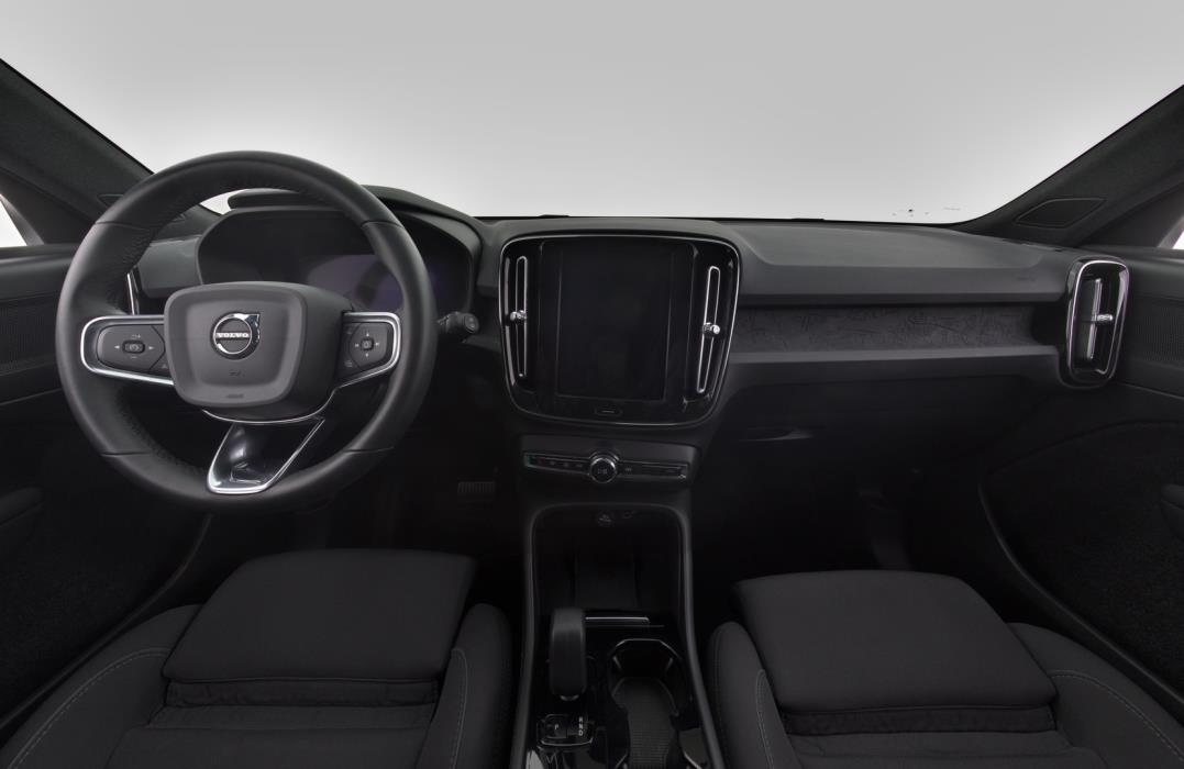 VOLVO XC40 2023