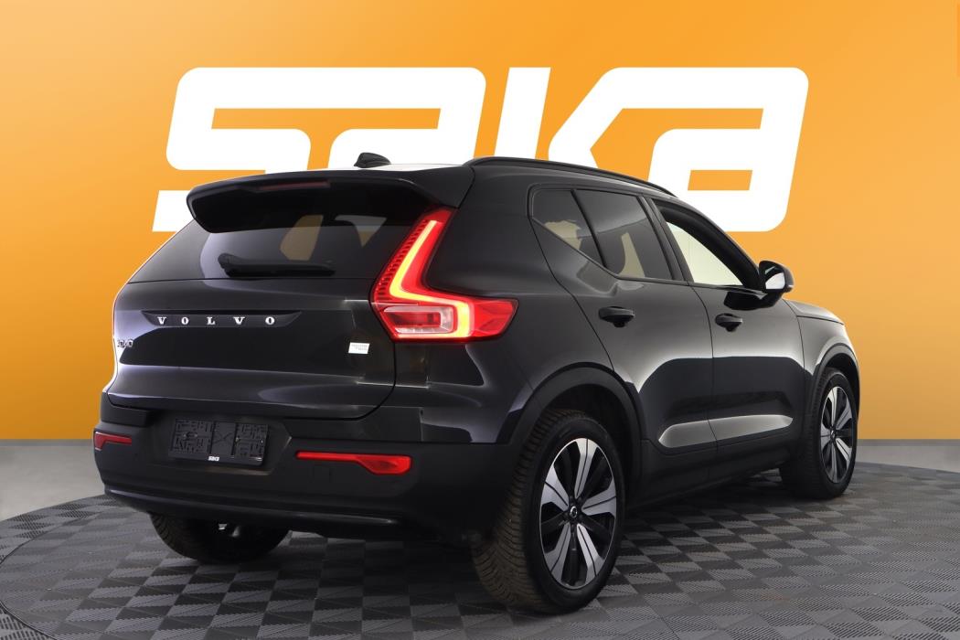 VOLVO XC40 2023