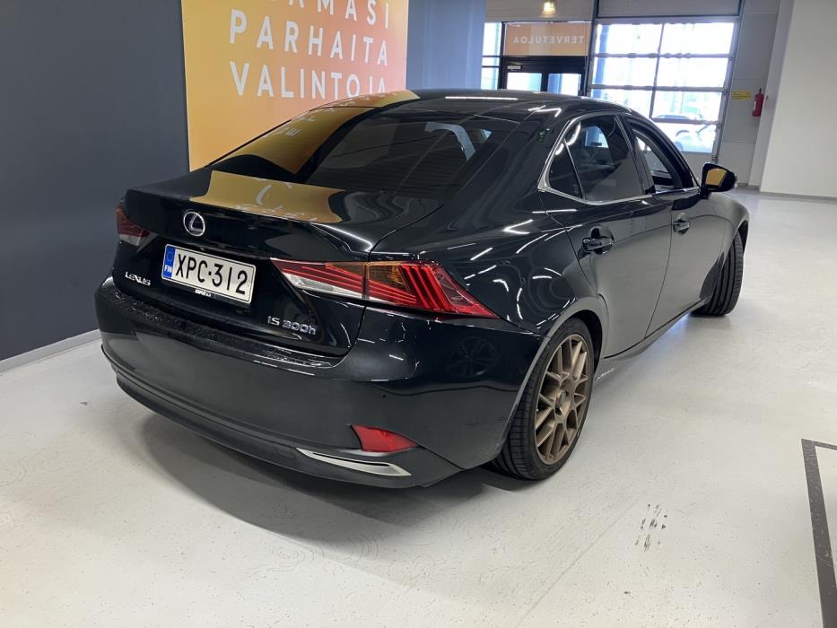 LEXUS IS 2020