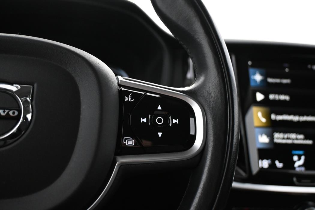 VOLVO V60 2021