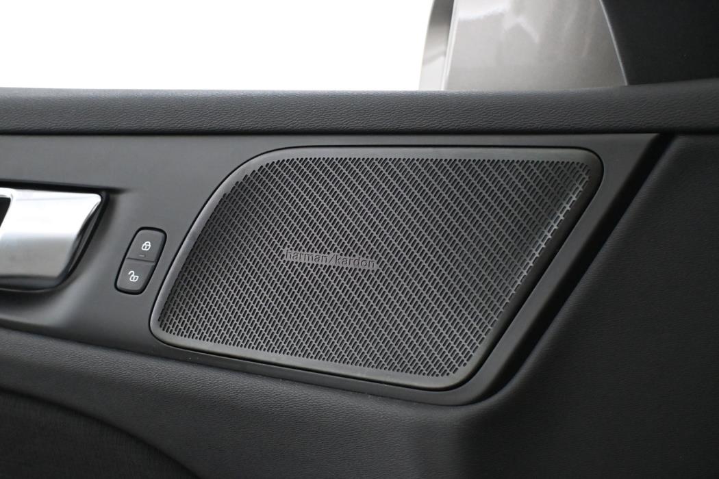 VOLVO V60 2021