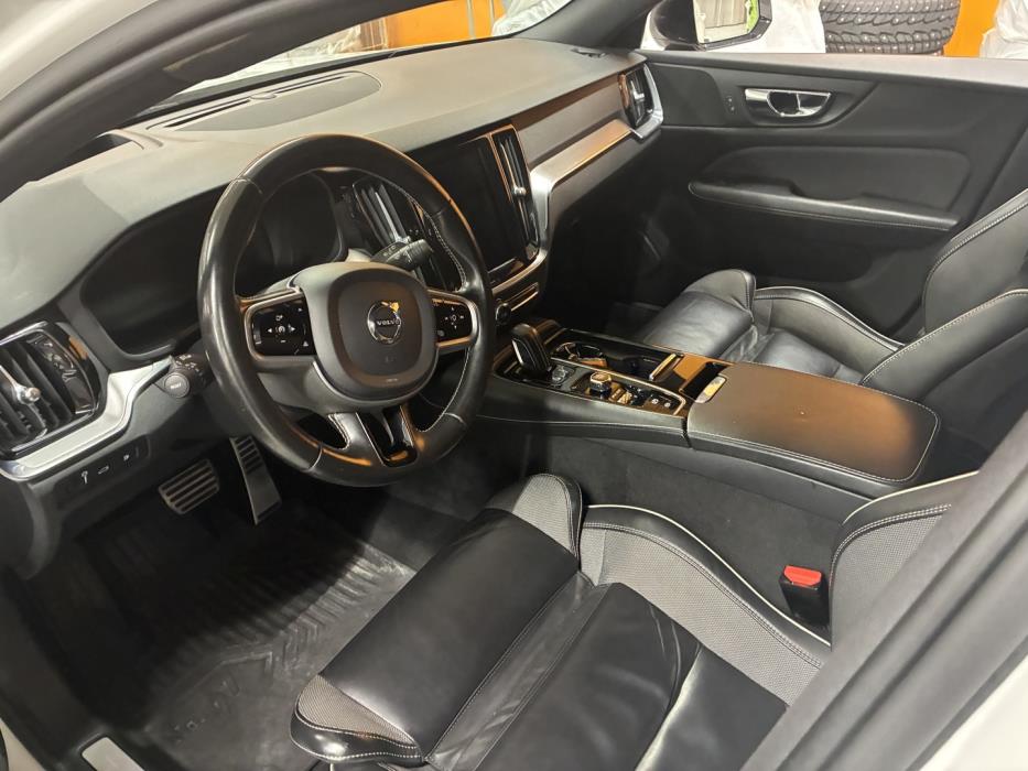 VOLVO V60 2021