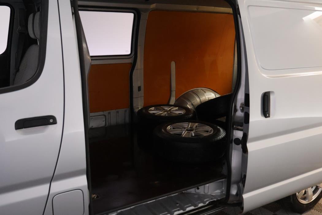 TOYOTA Hiace 2006