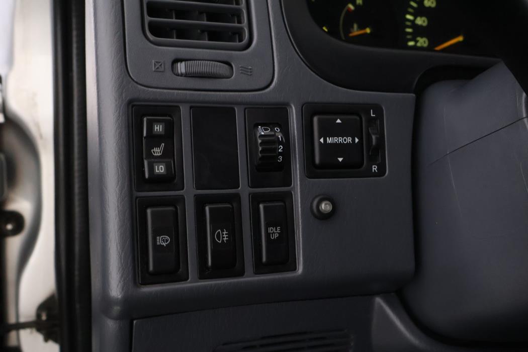 TOYOTA Hiace 2006
