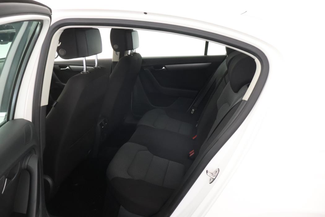 VOLKSWAGEN Passat 2013