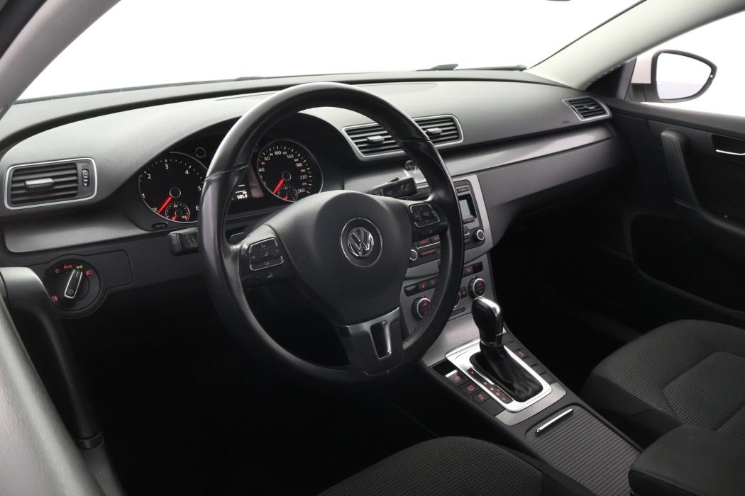 VOLKSWAGEN Passat 2013
