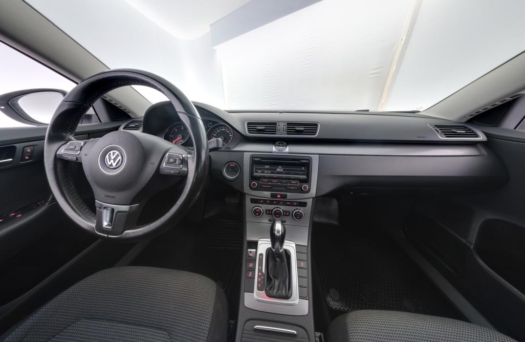 VOLKSWAGEN Passat 2013