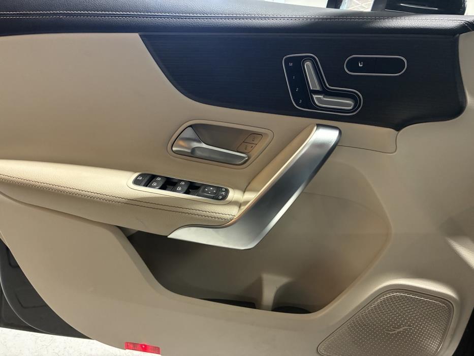 MERCEDES-BENZ A 2019