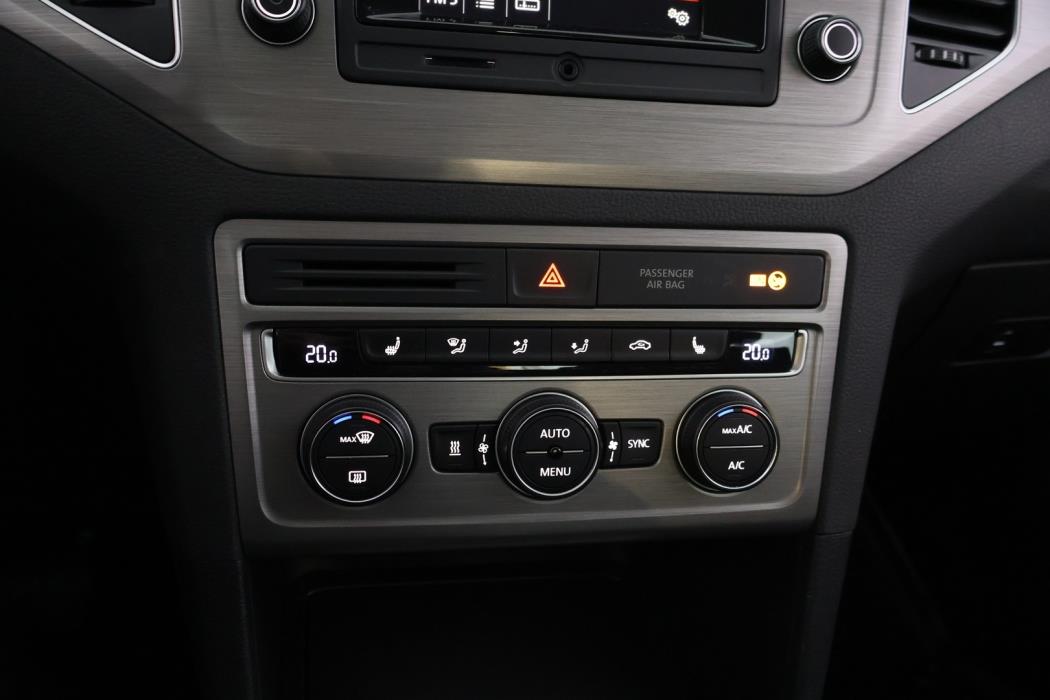 VOLKSWAGEN Golf Sportsvan 2015