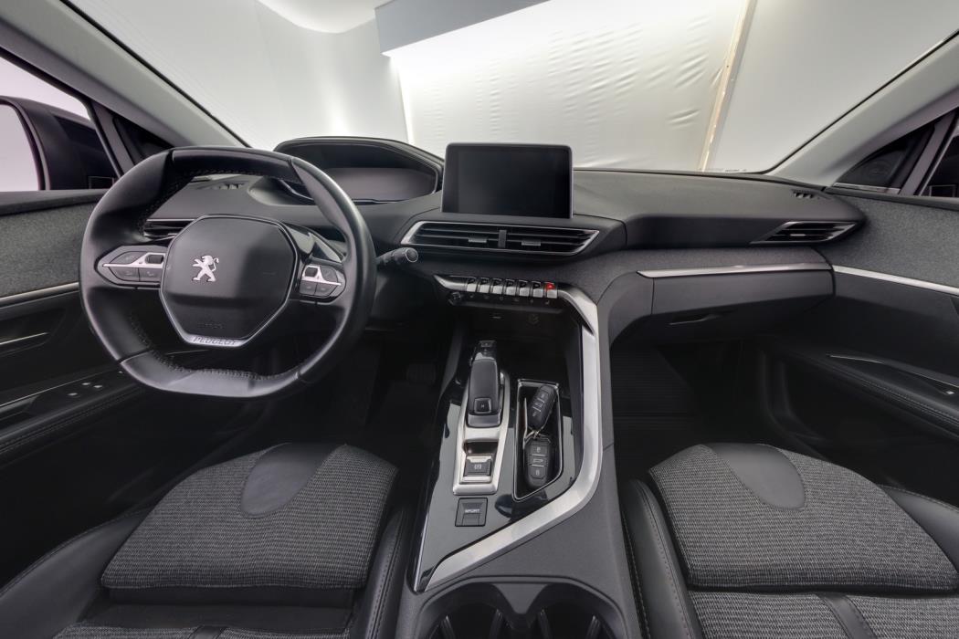 PEUGEOT 5008 2019