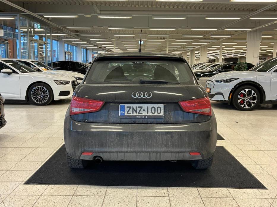 AUDI A1 2011