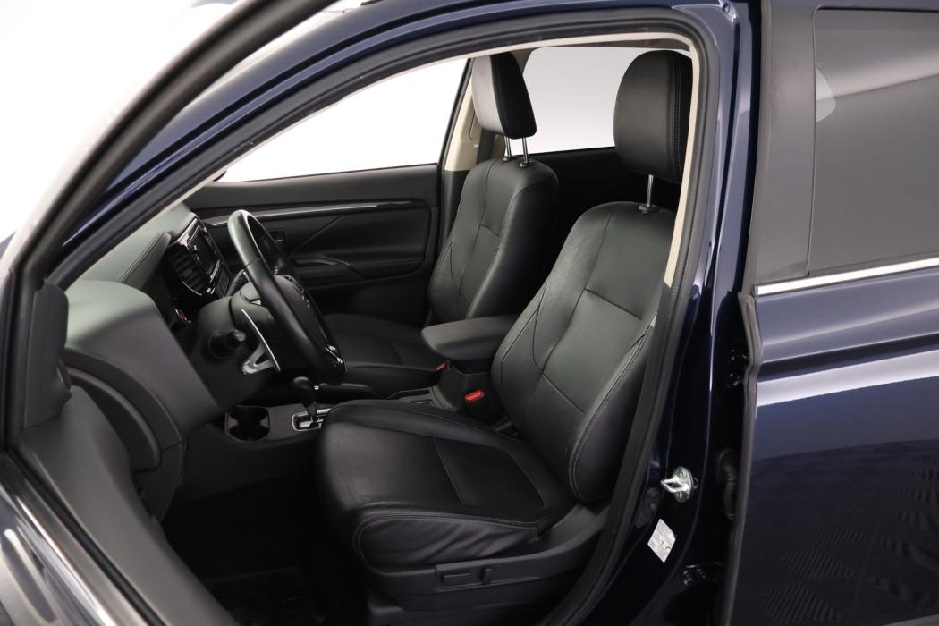 MITSUBISHI Outlander 2016