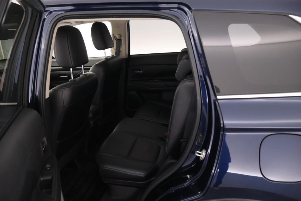 MITSUBISHI Outlander 2016