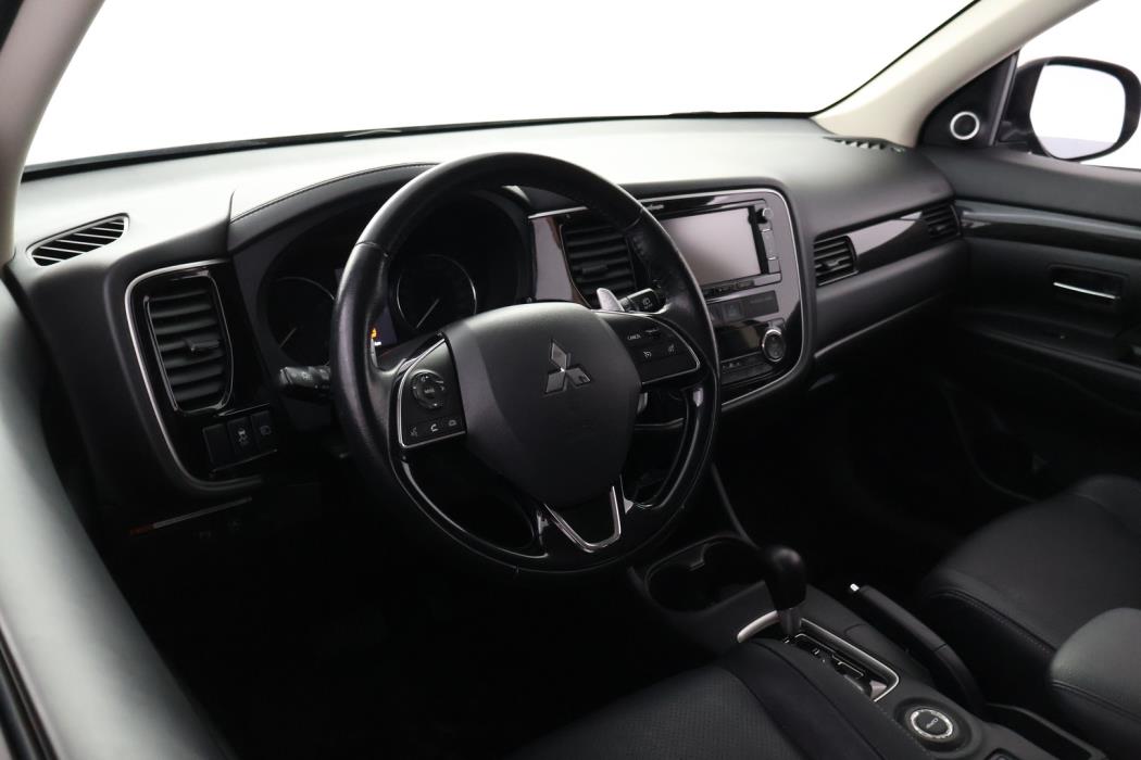MITSUBISHI Outlander 2016