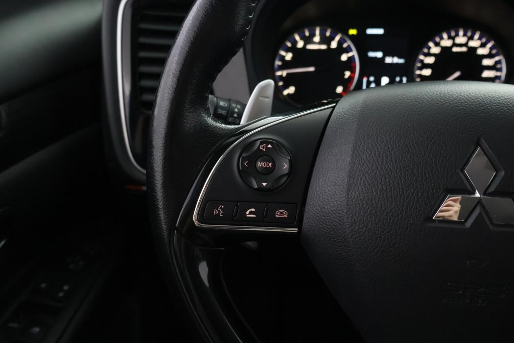 MITSUBISHI Outlander 2016