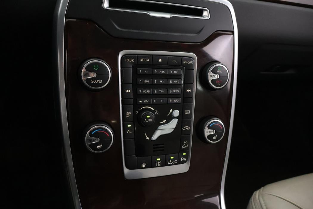 VOLVO XC70 2014