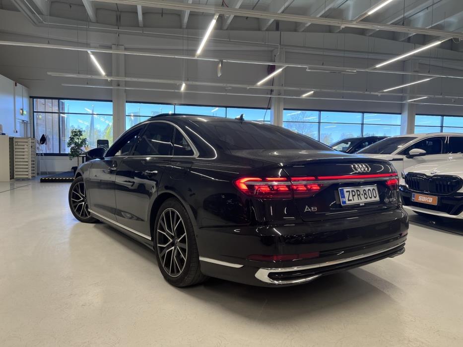 AUDI A8 2023