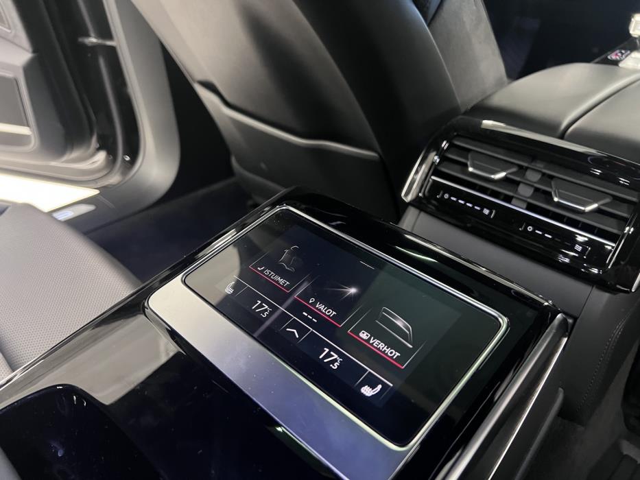 AUDI A8 2023