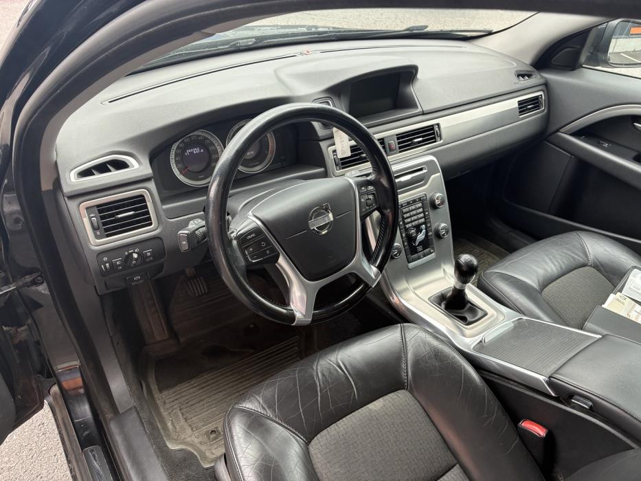 VOLVO V70 2013