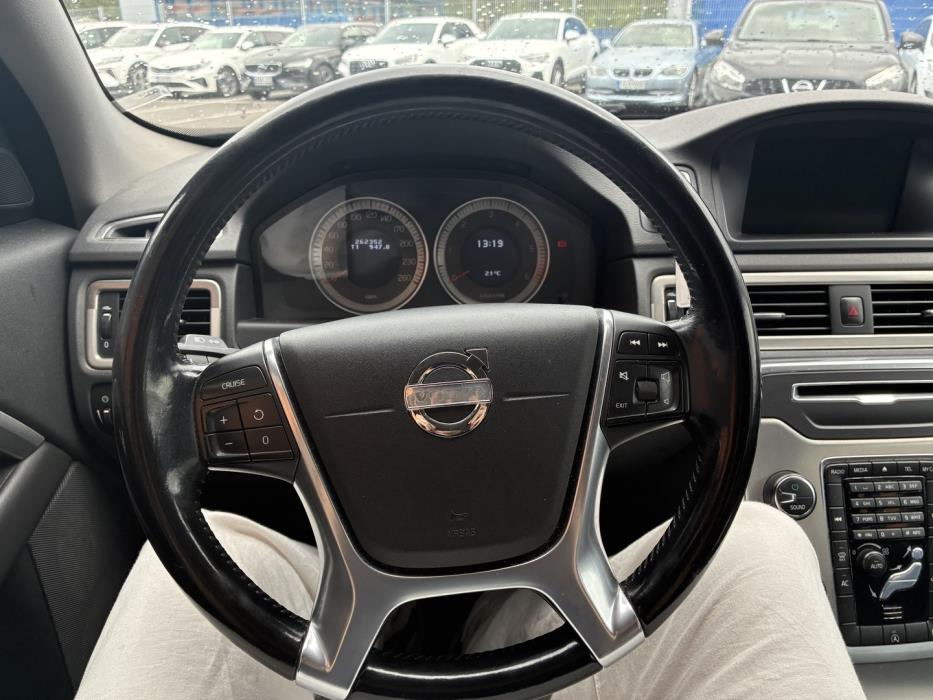 VOLVO V70 2013
