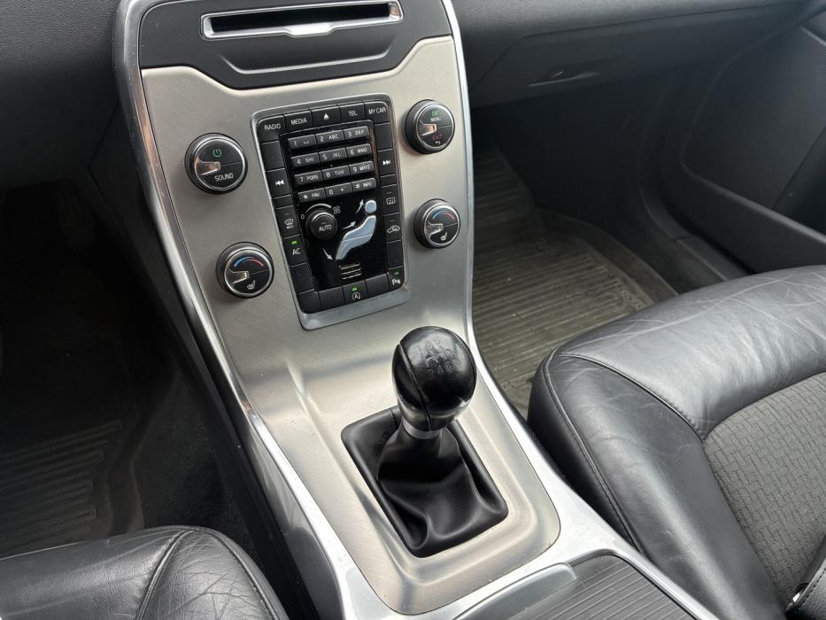 VOLVO V70 2013