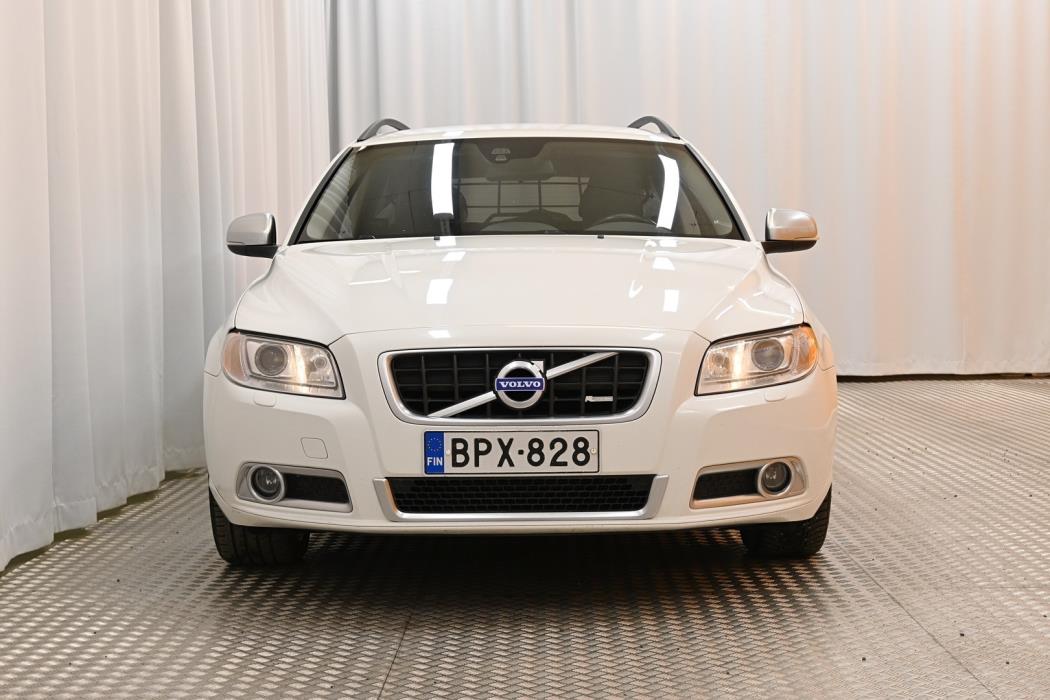 VOLVO V70 2013