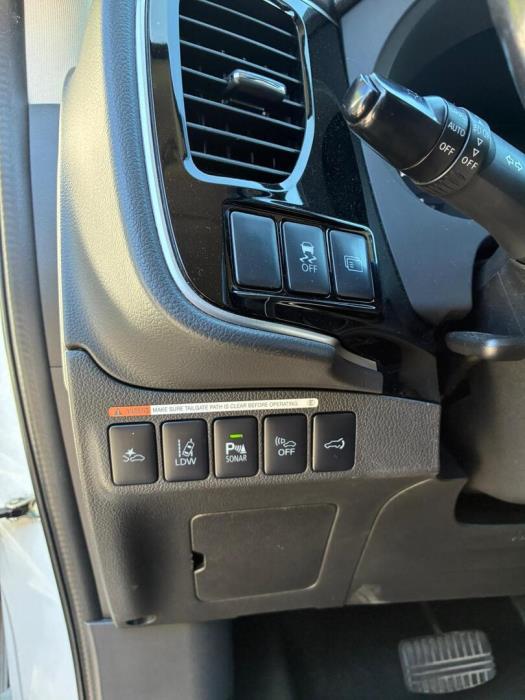MITSUBISHI OUTLANDER PHEV 2016