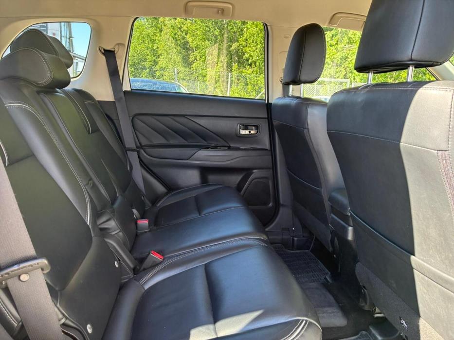 MITSUBISHI OUTLANDER PHEV 2016