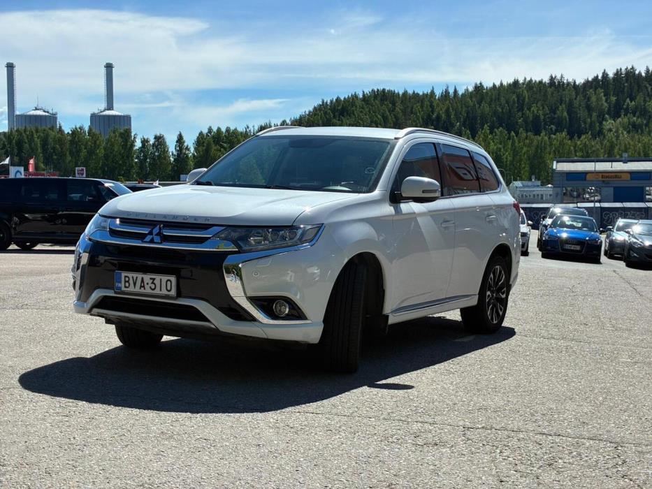 MITSUBISHI OUTLANDER PHEV 2016