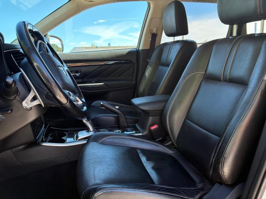 MITSUBISHI OUTLANDER PHEV 2016
