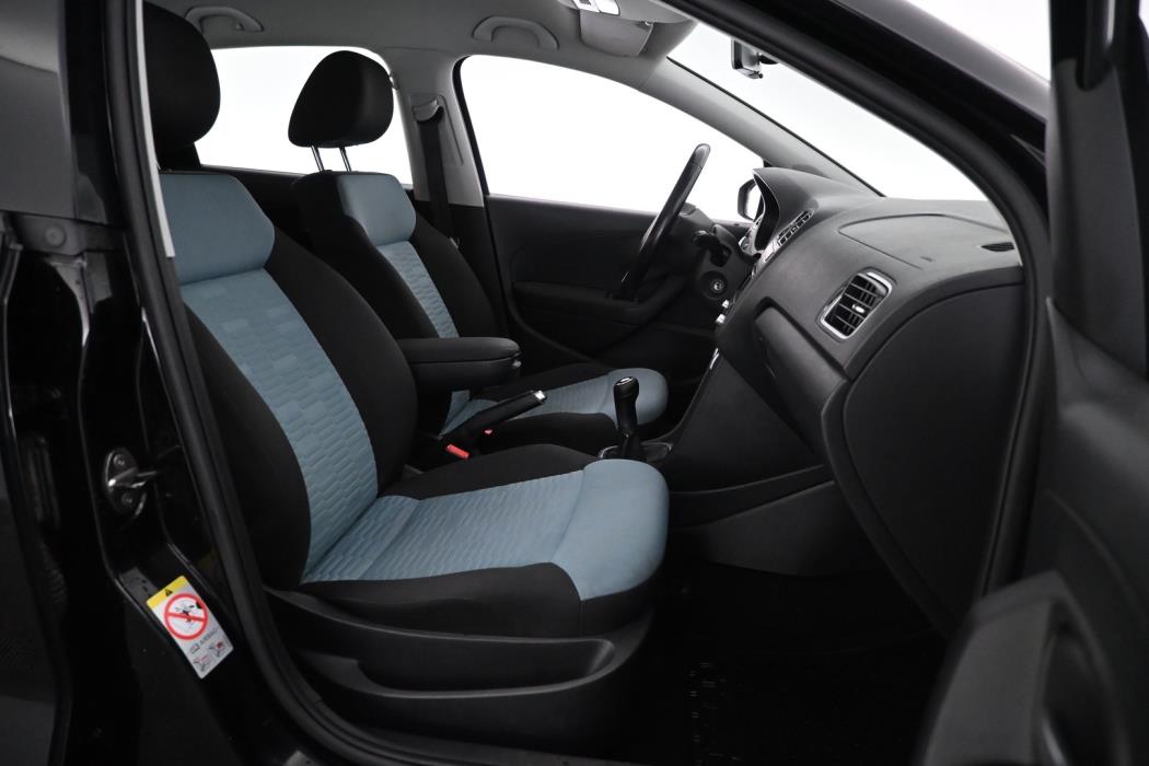 VOLKSWAGEN Polo 2011