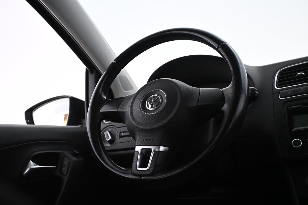 VOLKSWAGEN Polo 2011