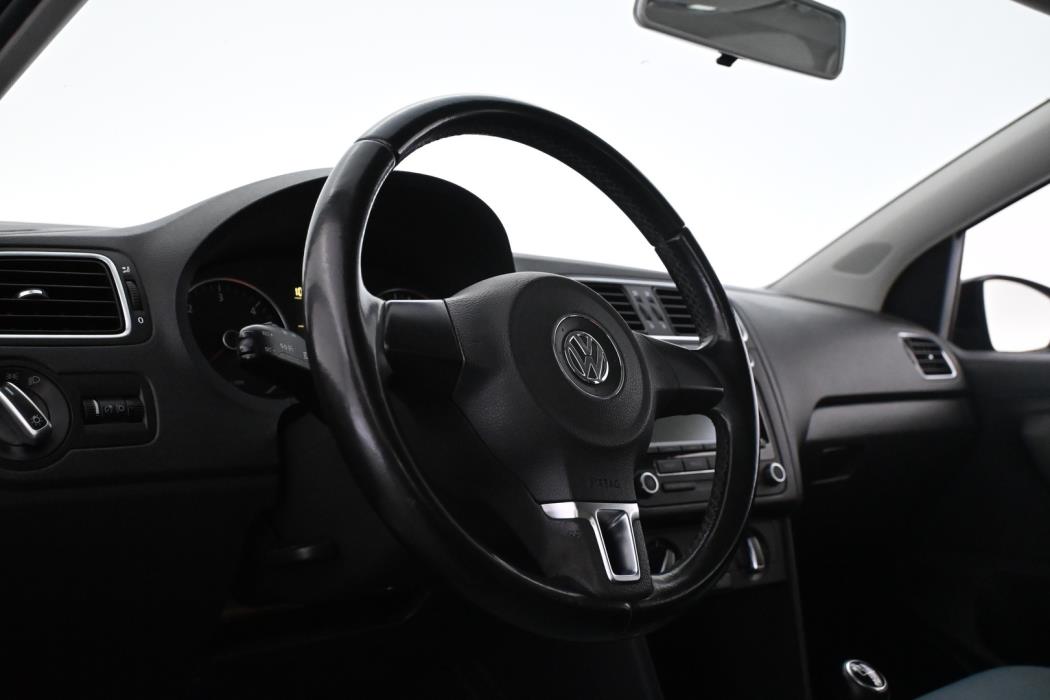 VOLKSWAGEN Polo 2011