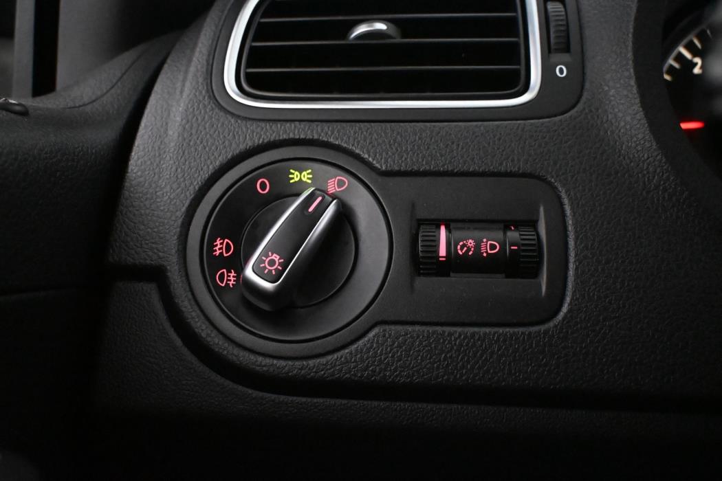 VOLKSWAGEN Polo 2011