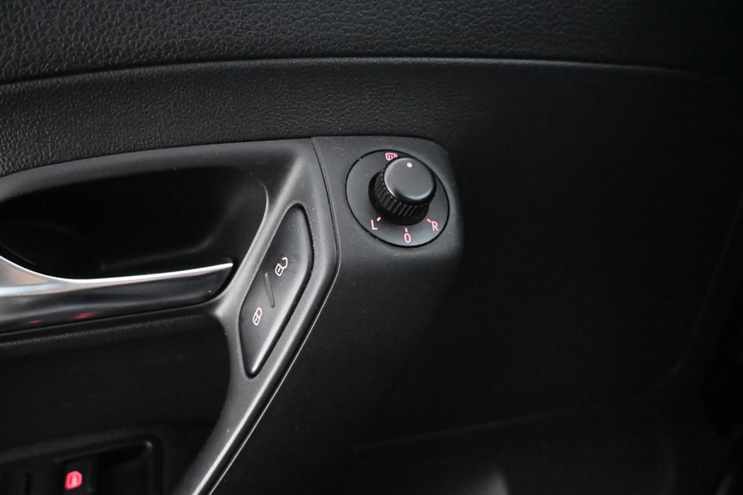 VOLKSWAGEN Polo 2011