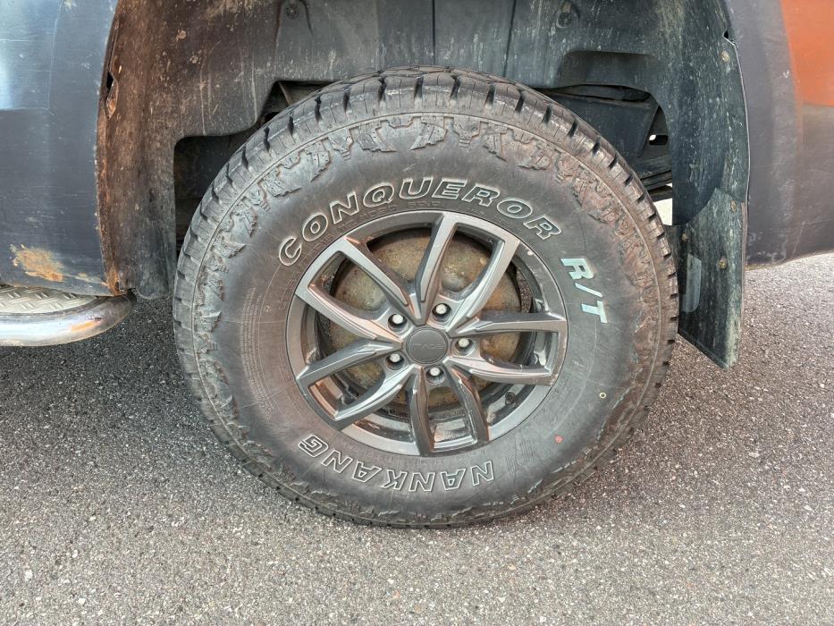 VOLKSWAGEN Amarok 2011