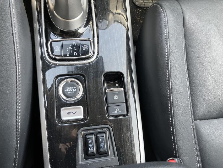 MITSUBISHI Outlander PHEV 2017