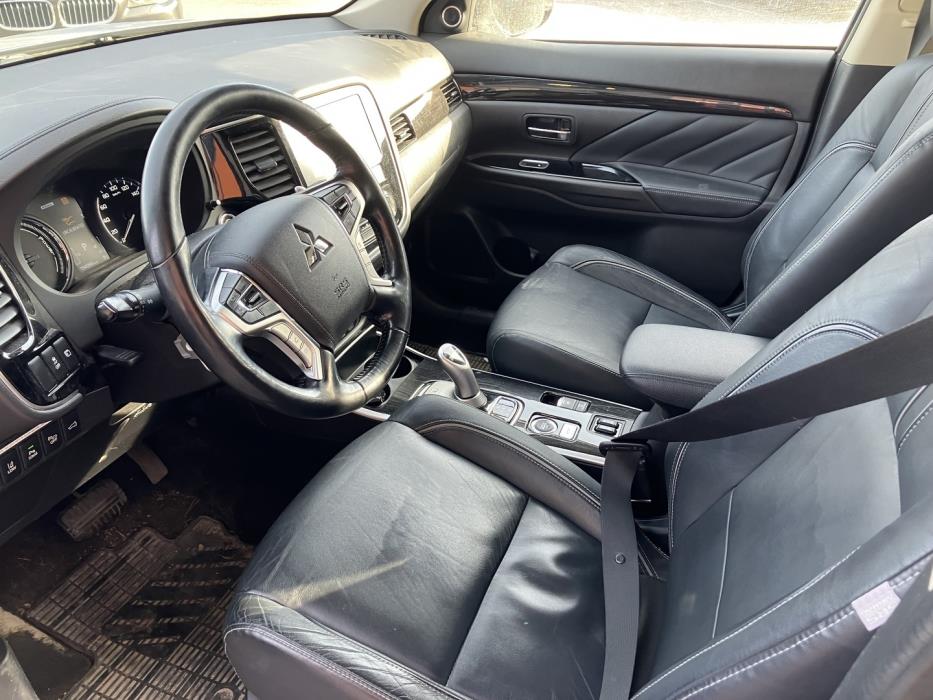 MITSUBISHI Outlander PHEV 2017