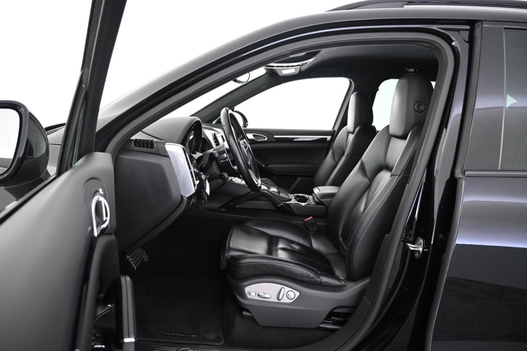 PORSCHE Cayenne 2015