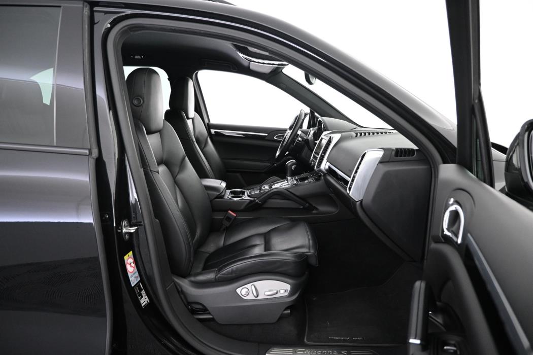 PORSCHE Cayenne 2015