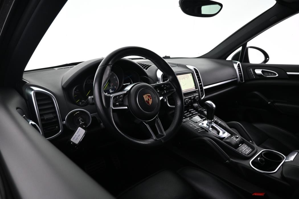 PORSCHE Cayenne 2015