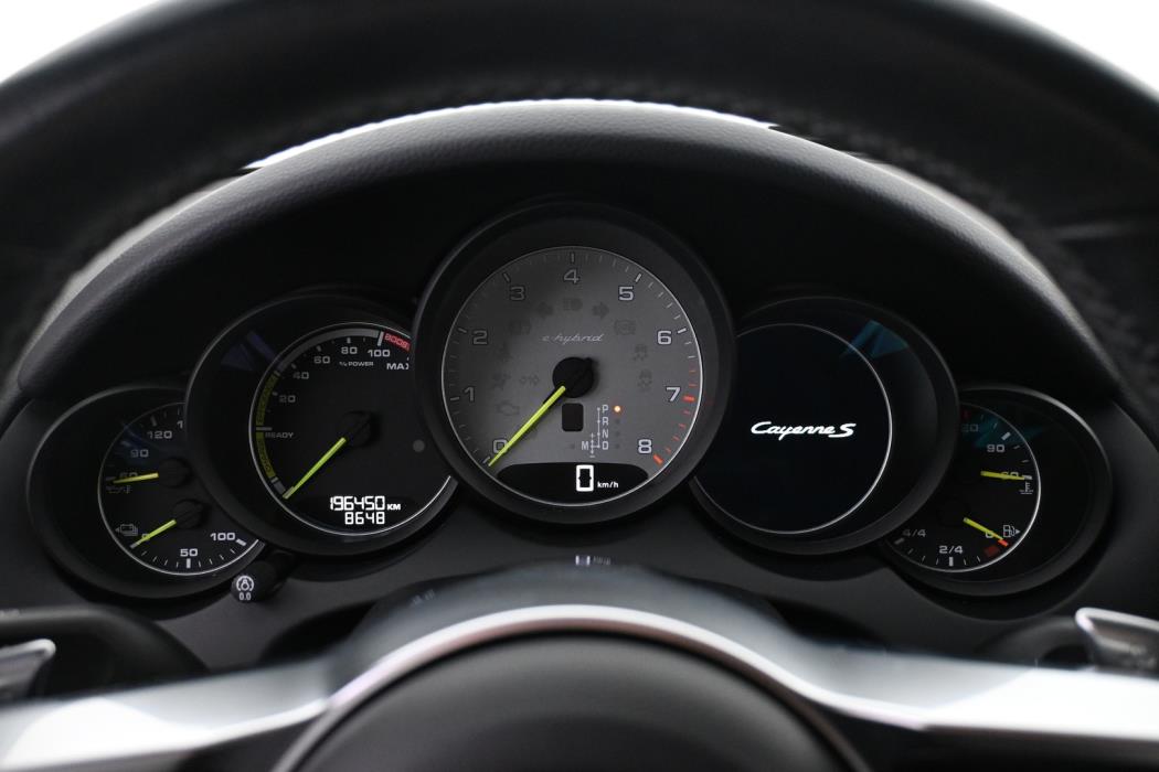 PORSCHE Cayenne 2015