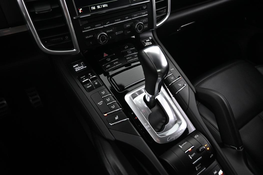 PORSCHE Cayenne 2015