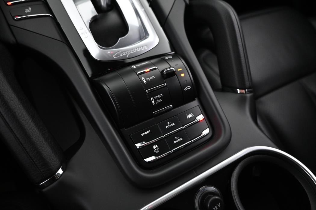 PORSCHE Cayenne 2015