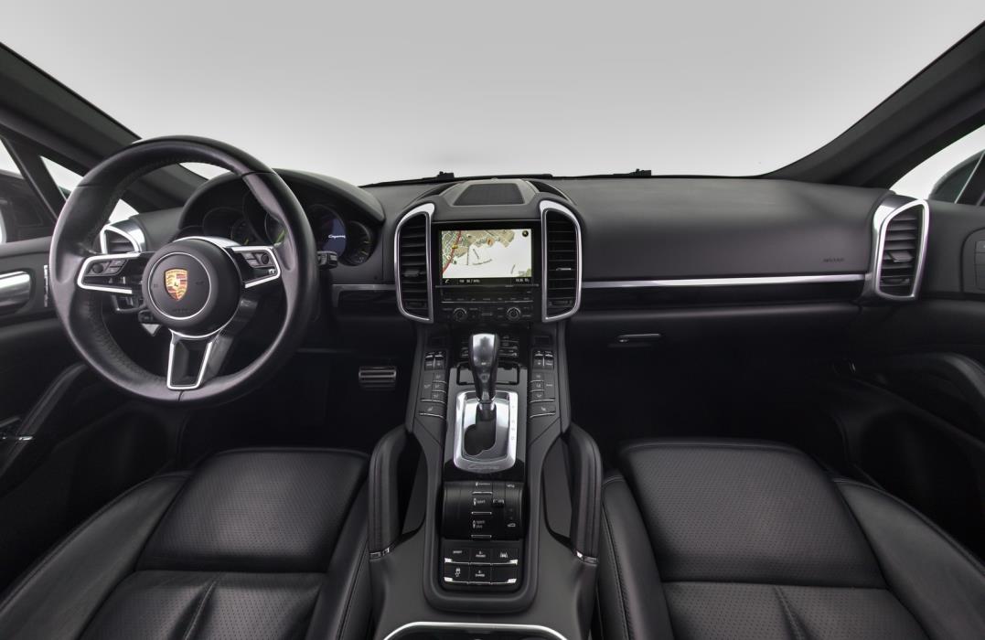 PORSCHE Cayenne 2015