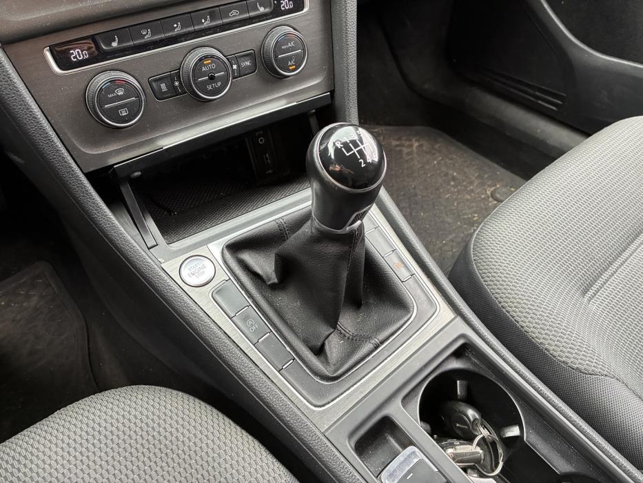 VOLKSWAGEN Golf 2014