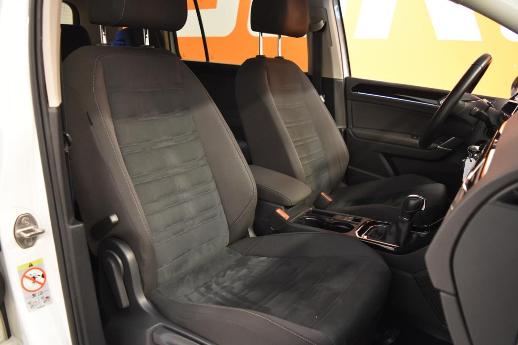 VOLKSWAGEN Touran 2018