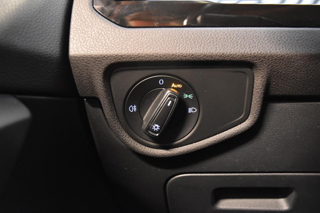 VOLKSWAGEN Touran 2018